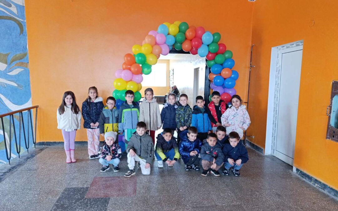 Посещение на децата от група „Слънчо“ и група „Пчеличка“ на празник на буквите в първи клас на XII ОУ „Васил Левски“